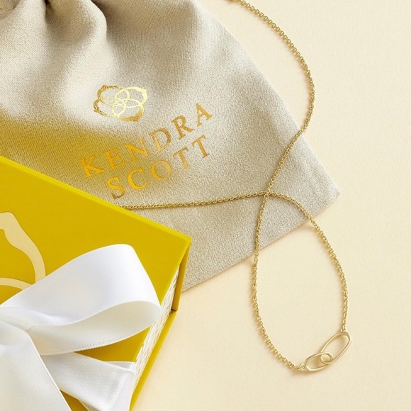 Kendra Scott Jewelry - Kendra Scott Sawyer Pendant